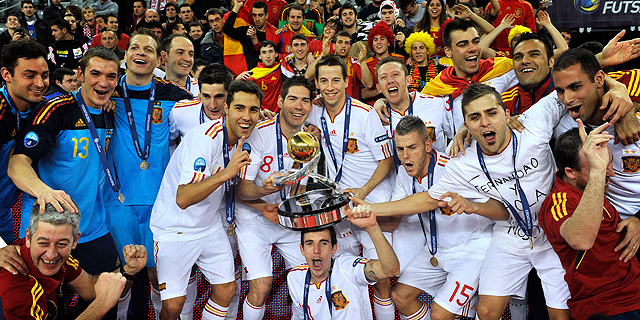 Los jugadores de la selección española celebrando el Europeo de 2012