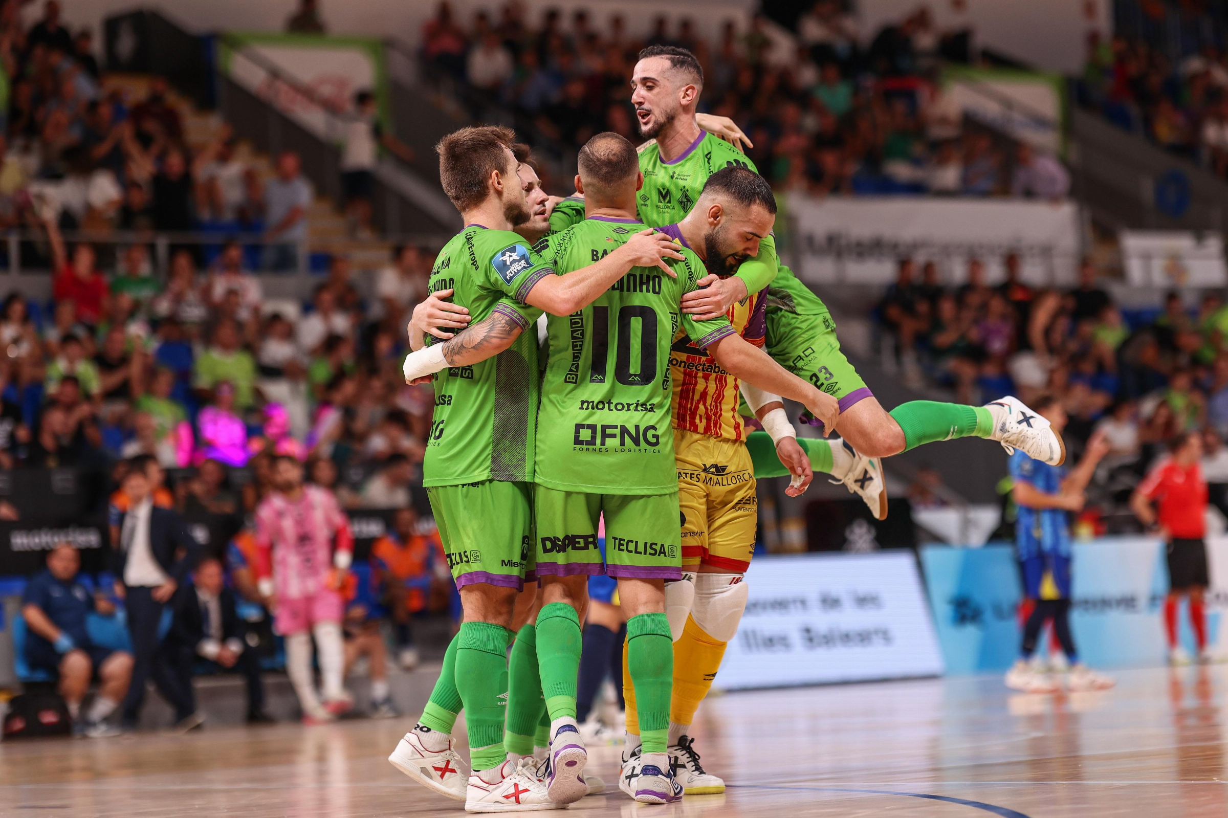 Los jugadores de Palma Futsal celebran un gol ante Peñíscola